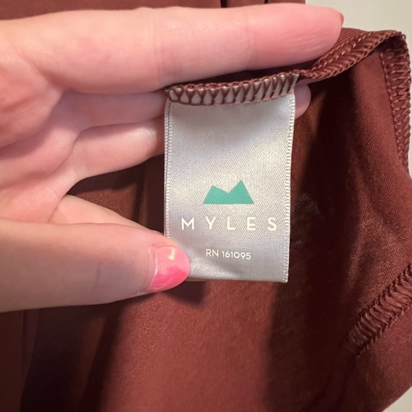 Myles Men’s Everyday Tee with V-Neck in Crimson Size Medium - Picture 7 of 8